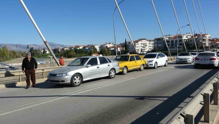 3 otomobilin karıştığı zincirleme kaza: 1 yaralı