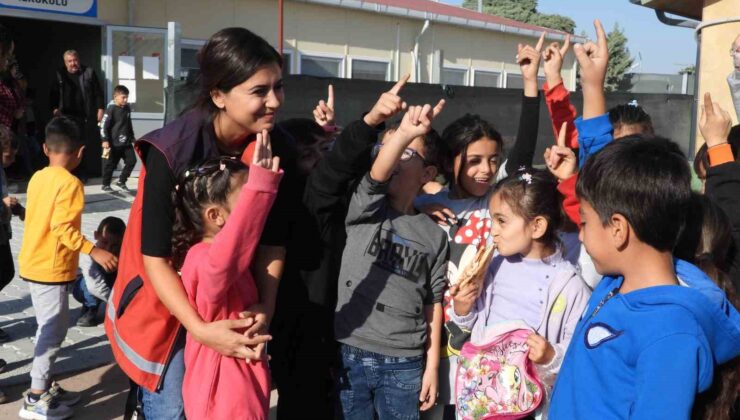 Afet bölgesinin vefakar öğretmenleri, depremzede öğrencilere umut oluyor