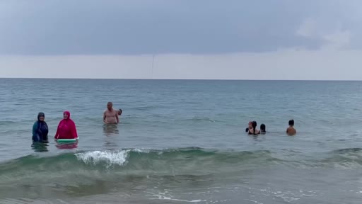 Alanya’da denizde görünen hortum karaya çıkmadan kayboldu