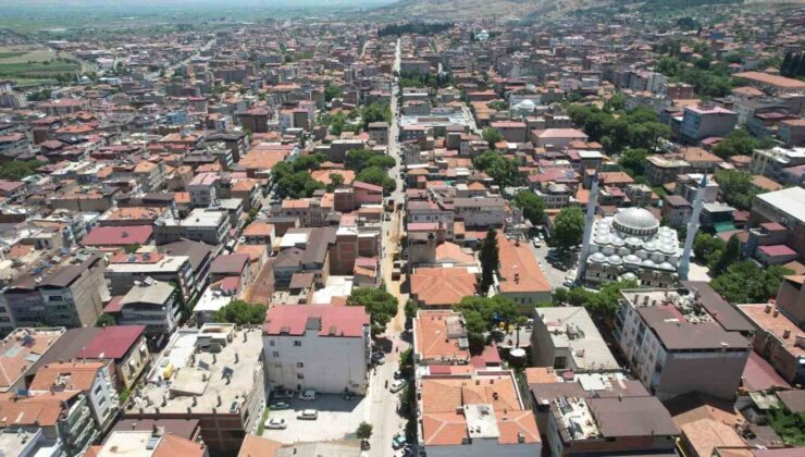 Alaşehir’in prestij caddesinde sıra üst yapıda