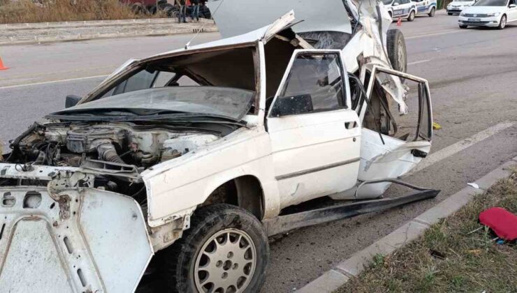 Amasya’da kazada otomobil hurdaya döndü: 2 yaralı