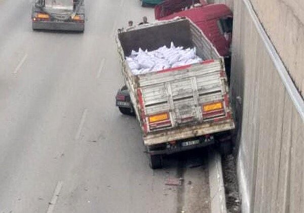 Ankara’da kazayı izleyen sürücü de kaza yaptı