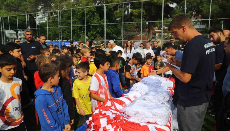 Antalya Büyükşehir Futbol Akademisi başladı
