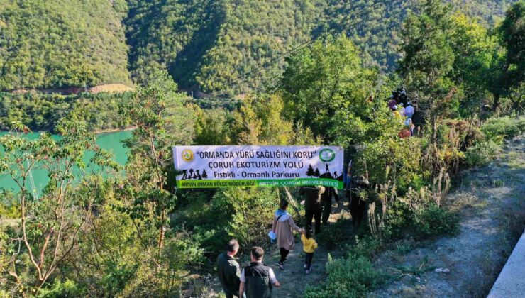 Artvin’de Cumhuriyetin 100. yıl etkinlikleri kapsamında doğa yürüyüşü düzenlendi