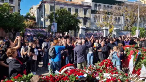 Atina’da 1973 ayaklanmasının 50. yılında binlerce gösterici ABD Büyükelçiliğine yürüdü