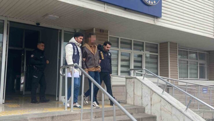 Banka kartlarını kiraya vererek dolandırıcılık yapıyordu, siber polise yakalandı