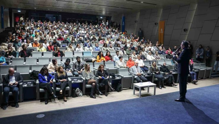 Başakşehir’de öğretmenlere yönelik kariyer sempozyumu düzenlendi