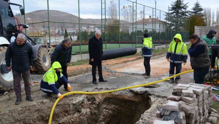 Başkan Bakkalcıoğlu kanal boyunda incelemelerde bulundu