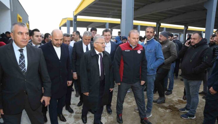 Başkan Büyükkılıç, Canlı Hayvan Pazarı’nda sıkı pazarlığa katıldı