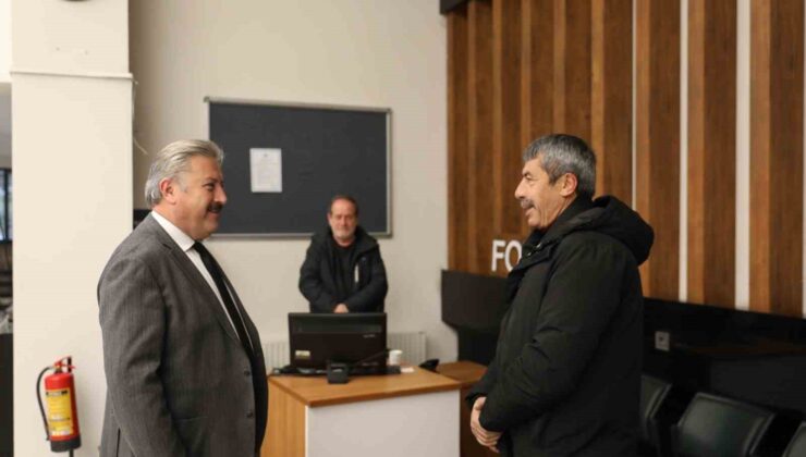 Başkan Palancıoğlu, veznede emlak vergisini ödedi