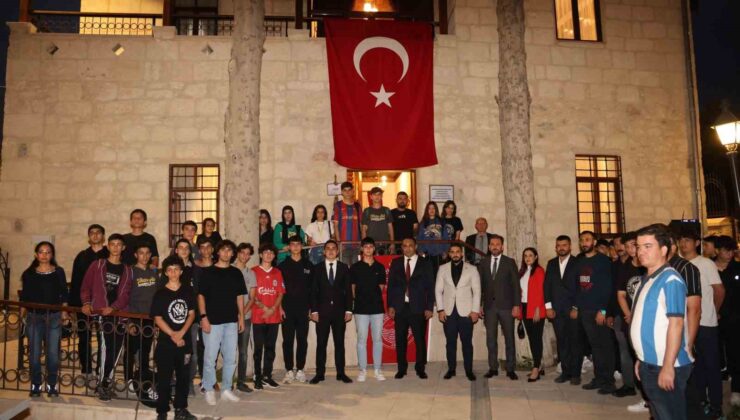 Başkan Yılmaz, gençlere Atatürk’ü ve Mersin’i anlattı