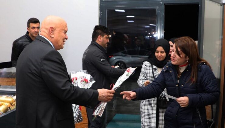 Bayburt Belediyesi 24 Kasım’da öğretmenleri unutmadı