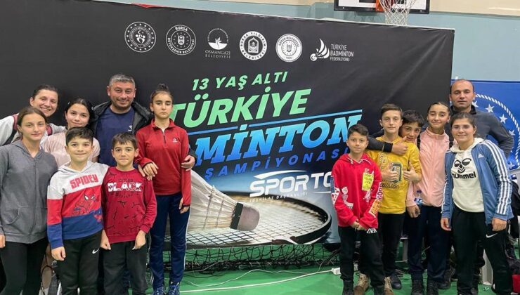 Bayburtlu badmintoncular şampiyonadan dereceyle döndüler