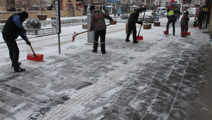 Bayburt’ta kar yağışı etkili oluyor