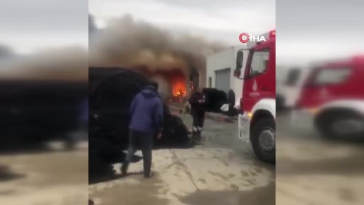 Beylikdüzü Gürpınar Balık Hali’nde depo olarak kullanılan alanda yangın çıktı. Bölgeye itfaiye ekipleri sevk edildi.