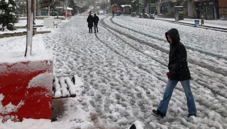 Bolu’da eğitime kar engeli