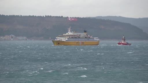 Çanakkale Boğazı’nda makine arızası yapan yolcu gemisi Karanlık Liman’a demirletildi