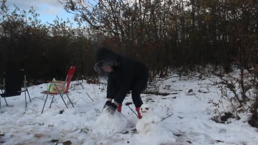 Çan’da mevsimin ilk kar yağışı çocukları sevindirdi