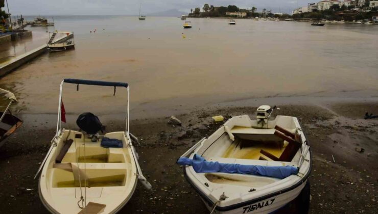 Datça’da deniz 15 dakikada çamurla kaplandı