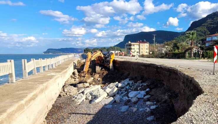 Dev dalgalar sebebiyle çöken yolda onarım çalışması başlatıldı