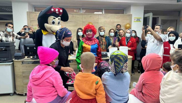 Diyarbakır’da sağlık çalışanları lösemili çocuklar için parti düzenledi