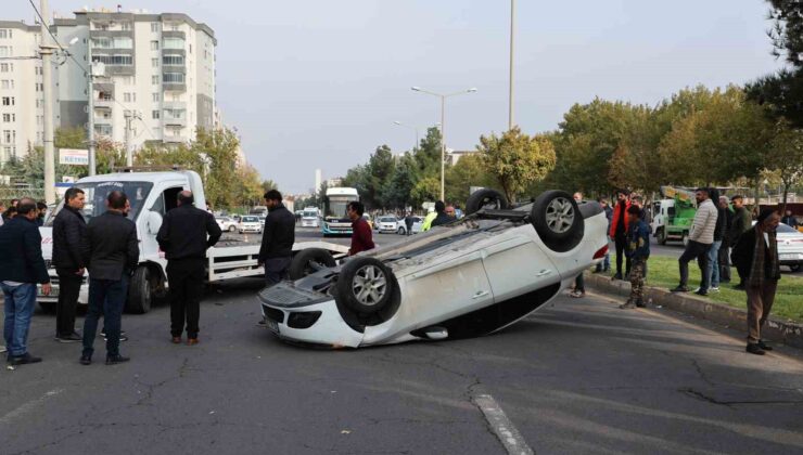 Diyarbakır’da seyir halindeki otomobilin tekerine çarpan otomobil takla attı: 1 yaralı