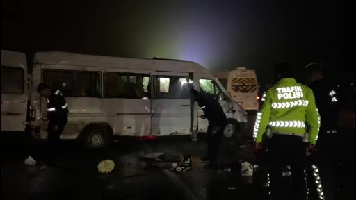 Diyarbakır’da yolcu minibüsü devrildi: 14 yaralı