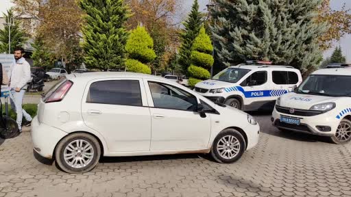 Dur ihtarına uymayan şüpheliler kovalamaca sonucu yakalandı