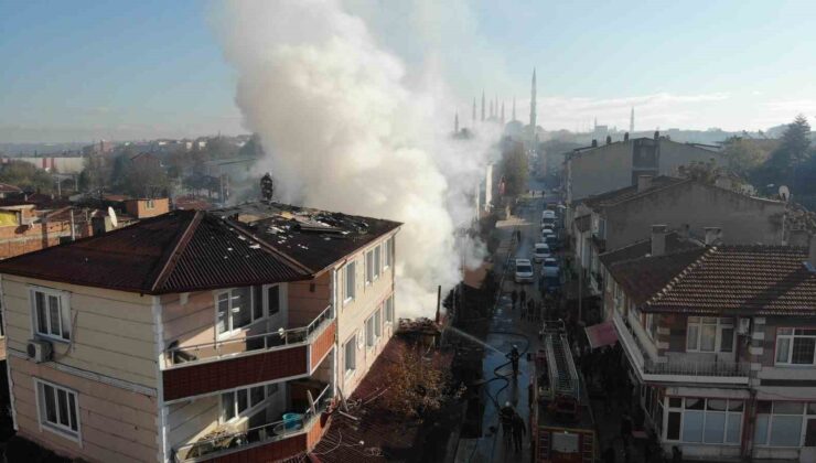 Edirne’de yangın 3 katlı binaya sıçradı