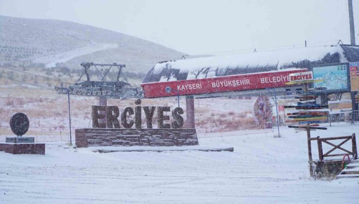 Erciyes’te kar yağışı etkili oluyor