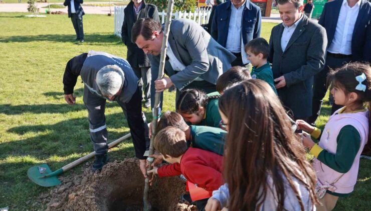 Fidanlar bu kez şehit öğretmenler anısına toprakla buluştu