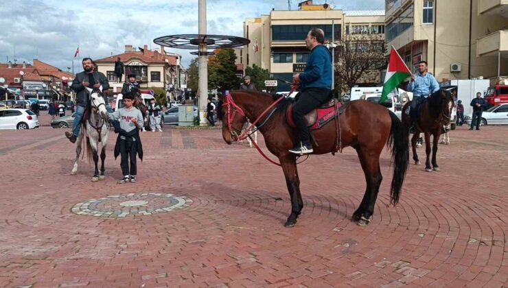 Filistin’e destek için atlarıyla yürüyüş düzenlediler