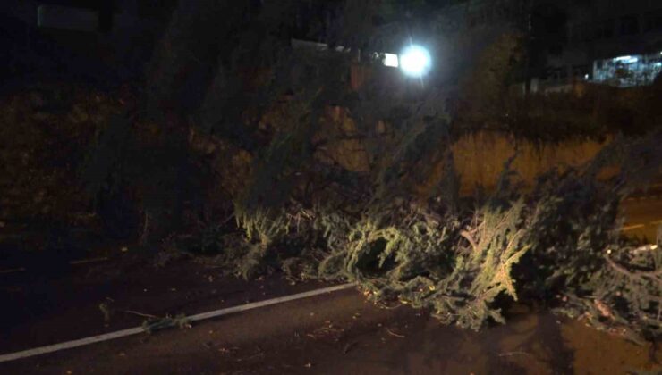 Fırtına Bursa’yı yıktı geçti…Otobüsün üzerine uçan çatı 2 yolcuyu yaraladı