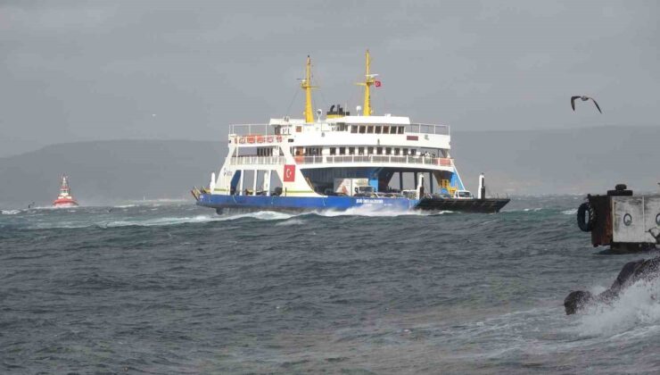 Fırtına nedeniyle Çanakkale Boğazı’ndaki tüm feribot seferleri durduruldu