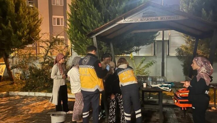 Gaziantep’te yurtta hızlı inen asansördeki öğrencilerin korku dolu anları kamerada