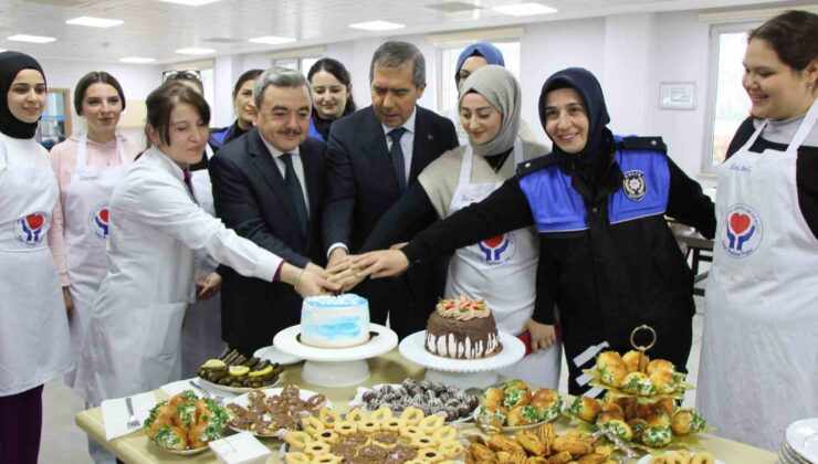 Genç kızlara polislerin desteğiyle pastacılık eğitimi