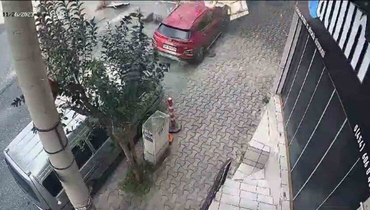 Giresun’da motosikletlinin üzerine düşen çatı nedeniyle yaralandığı anlar kamerada