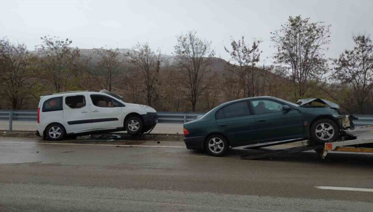 Gizli buzlanma kazaları beraberinde getirdi: 4 yaralı