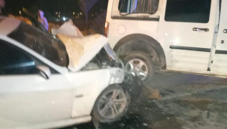 Hatay’da trafik kazasında 2 kişi yaralandı