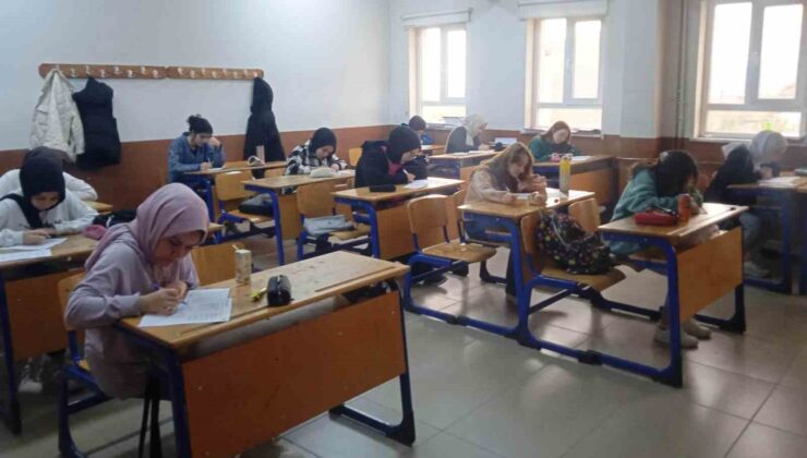 Hisarcık’ta 12. sınıf öğrencileri tatil yerine YKS kampında