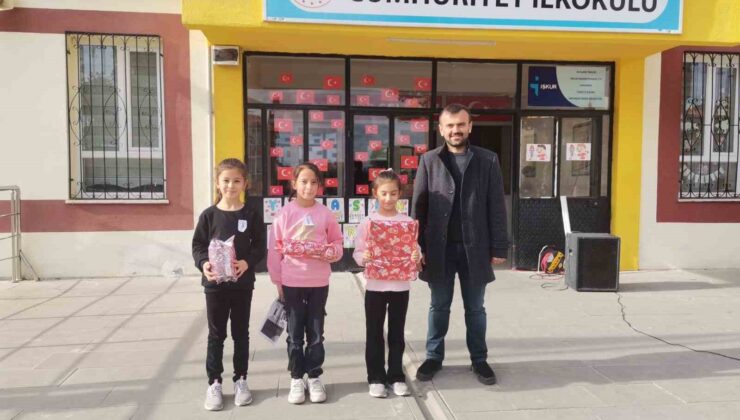 Hisarcık’ta kütüphaneden en çok kitap alıp okuyan öğrenciler ödüllendirildi