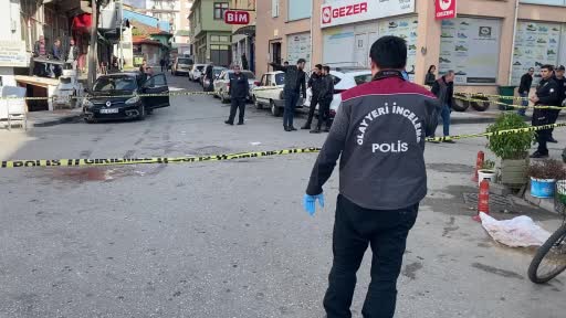 İki esnafın arasında bıçaklı kavga: 1 kişi ağır yaralı