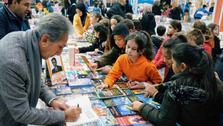 İnegöl’de kitap günleri coşkusu sürüyor