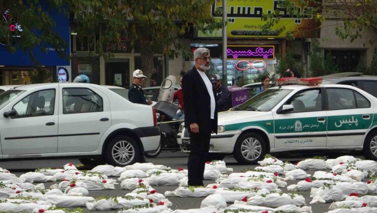 İsrail saldırılarında hayatlarını kaybeden Filistinli çocukların sembolik cenazeleri İran’da meydana dizildi