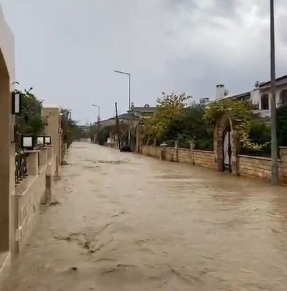 İstanbul Silivri’de caddeler ve sokaklar göle döndü