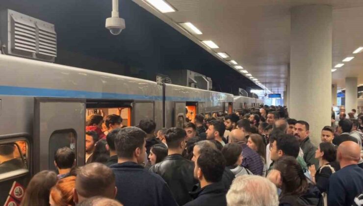 İstanbul’da gelmeyen metrolar ve yürümeyen merdivenler vatandaşları çileden çıkardı