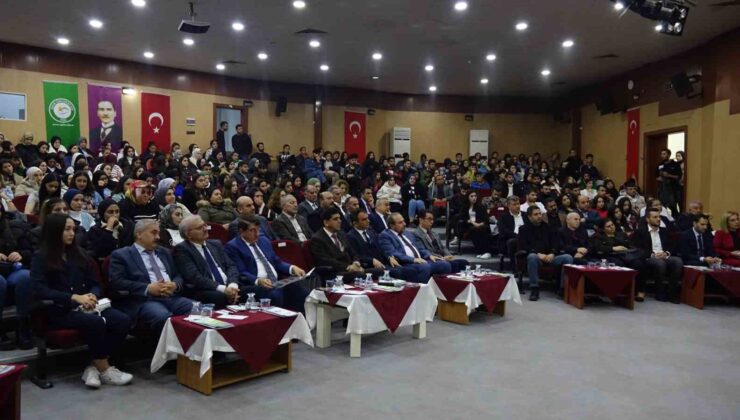 Kamu Başdenetçisi Av. Şeref Malkoç, öğrenciler ile bir araya geldi