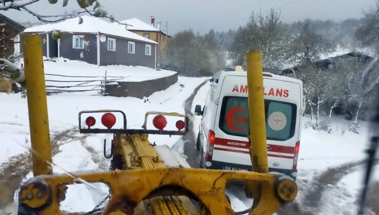 Karabük’te hasta almaya giden ambulans kapanan yolda mahsur kaldı