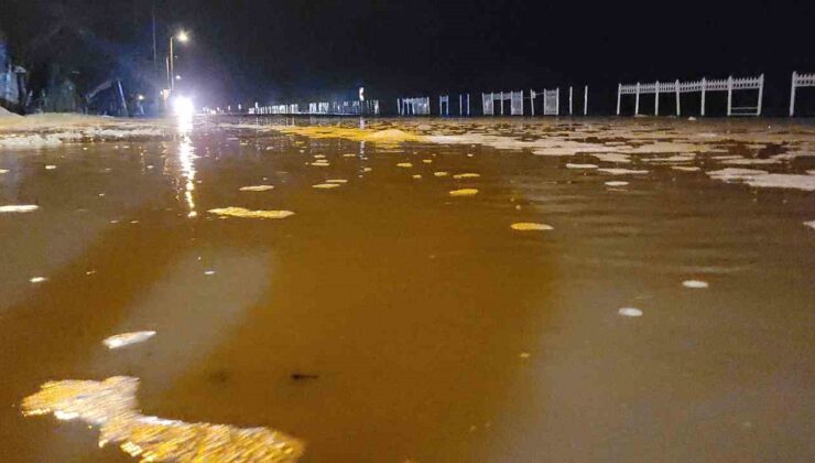 Kastamonu’da deniz kara ile birleşti, yol su altında kaldı