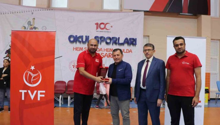 Kayseri’de ‘Fabrika Voleybol Okulu’ açıldı